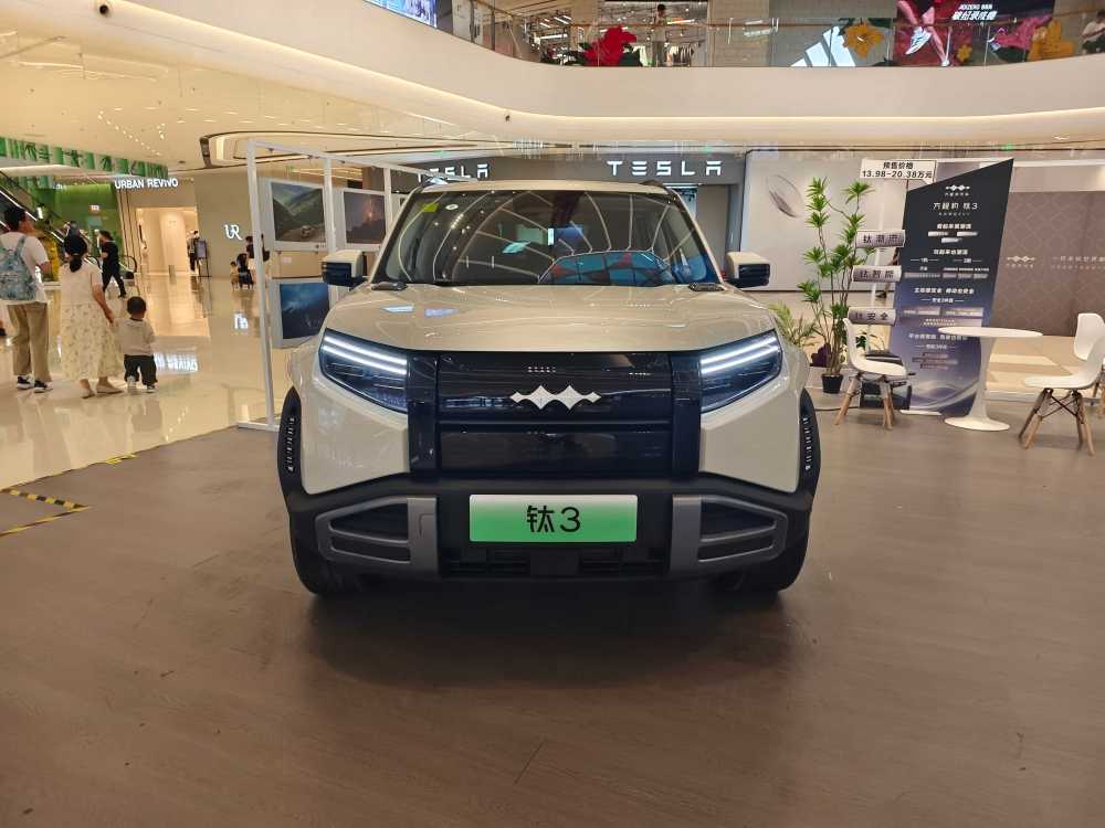 解锁科技潮品新玩法！方程豹钛3登场即爆款