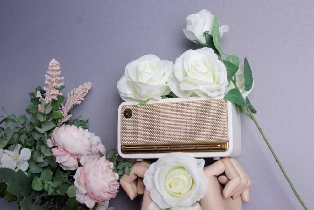 送礼不翻车指南！谁会拒绝能当桌搭摆件的蓝牙音箱？漫步者M230