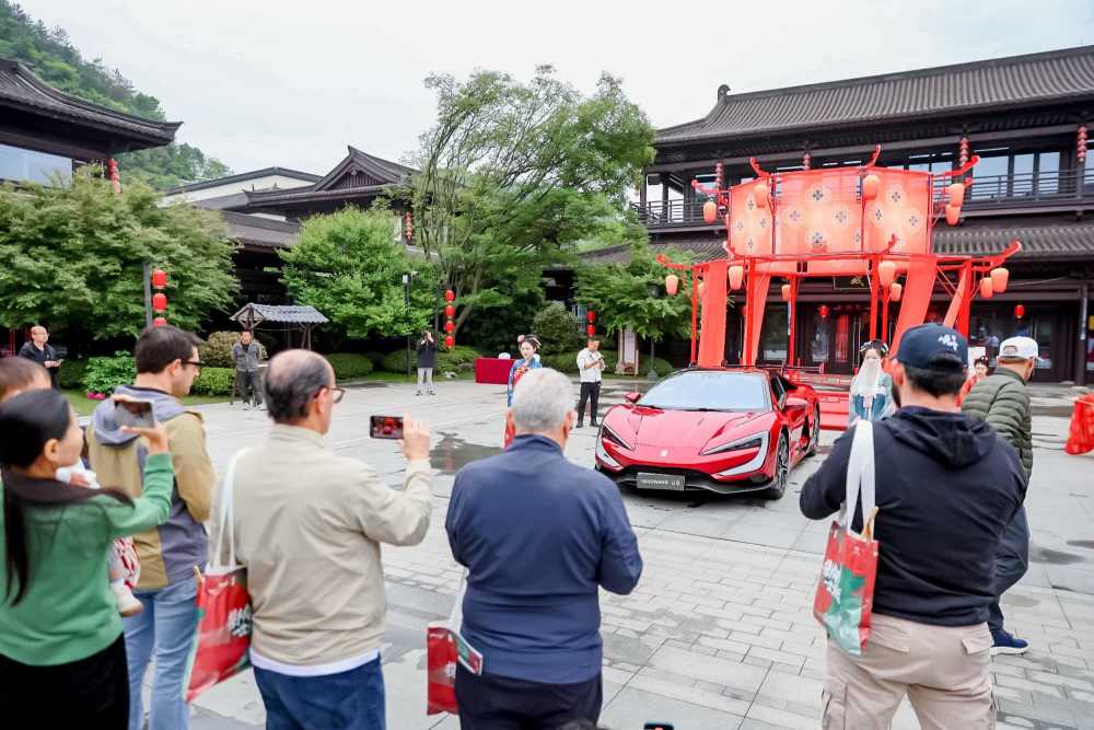 中国品牌首次登顶汽车奥斯卡，看看比亚迪海欧怎么走红毯！