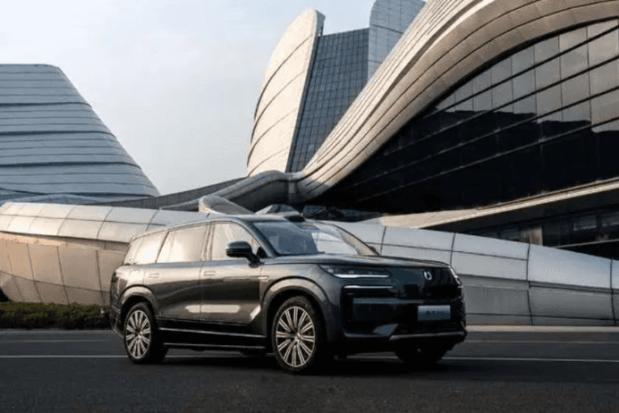 不能一把过弯？转弯半径仅4.65米，腾势N9打破大车弯道限制