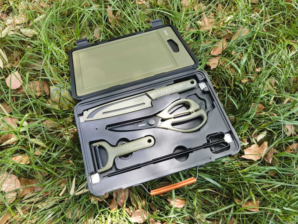 野营户外活动，有了纳拓户外烧烤套装才能有备无患!