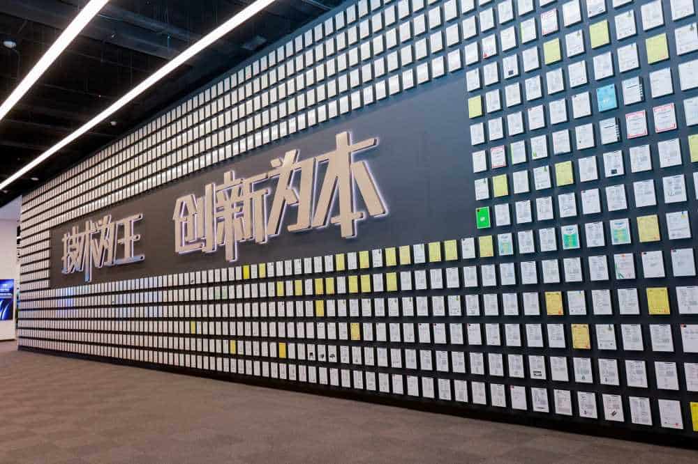 当真相被遮蔽，谁为“孤勇者”点亮前路？