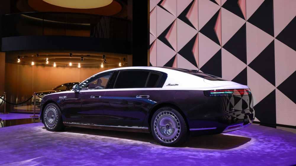 成都车展牌面担当！尊界S800凭啥让“千金团”都想下单？