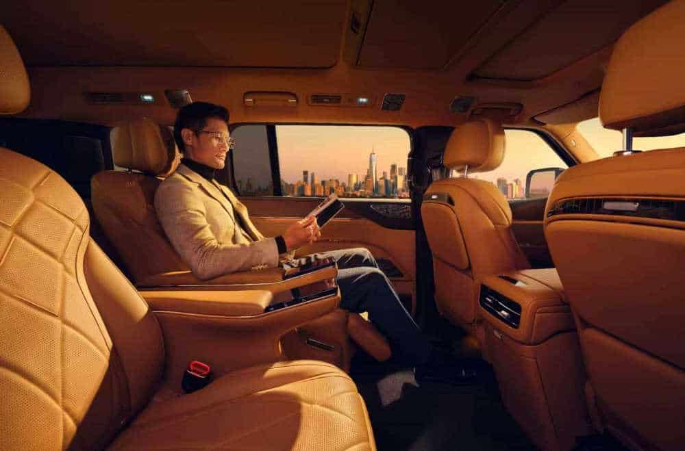 128万起！仰望U8L鼎世版“鼎”级绽放，行政豪华SUV！