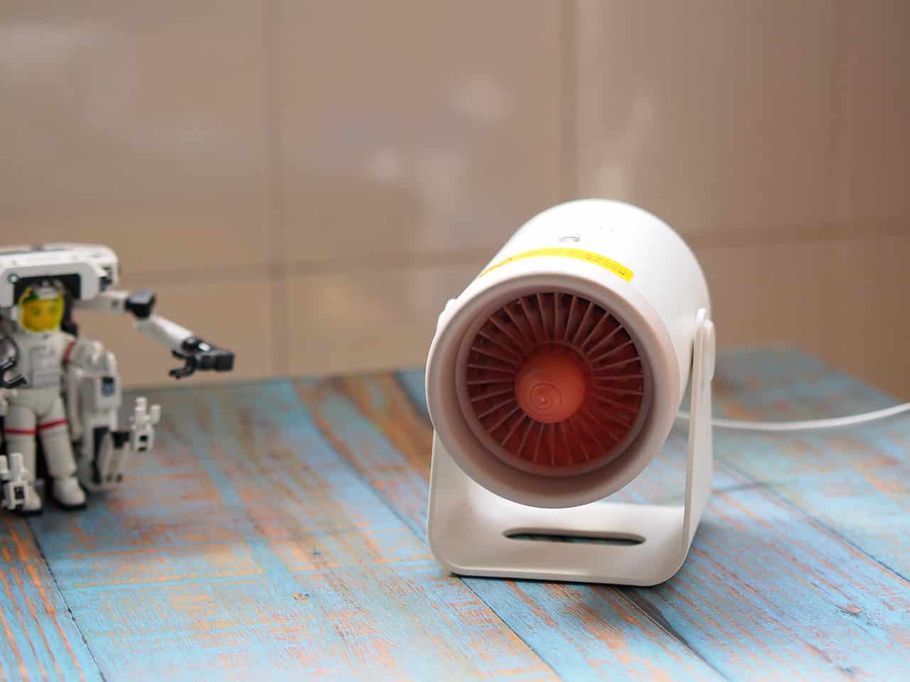 解决桌面供暖问题，我买了西圣暖风机。