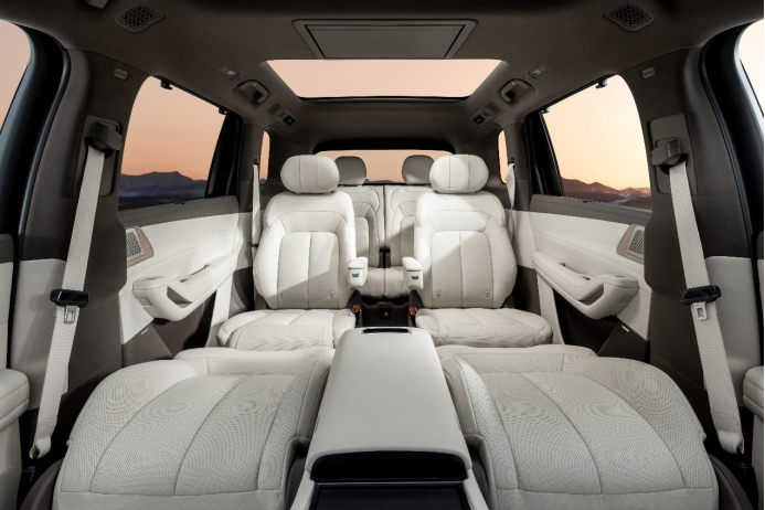 直接化解“家庭地位”之争？腾势N8L登场，陈小春应采儿携手！