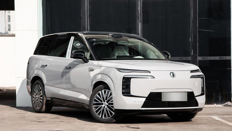 直接化解“家庭地位”之争？腾势N8L登场，陈小春应采儿携手！