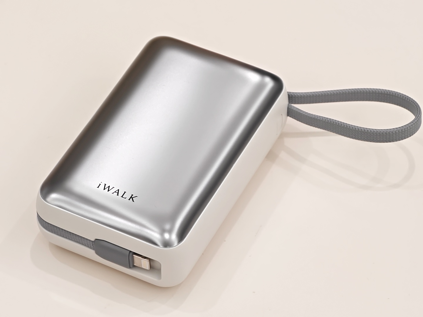 318g 轻薄 + 45W 快充实力派！iWALK 爱沃可充电宝