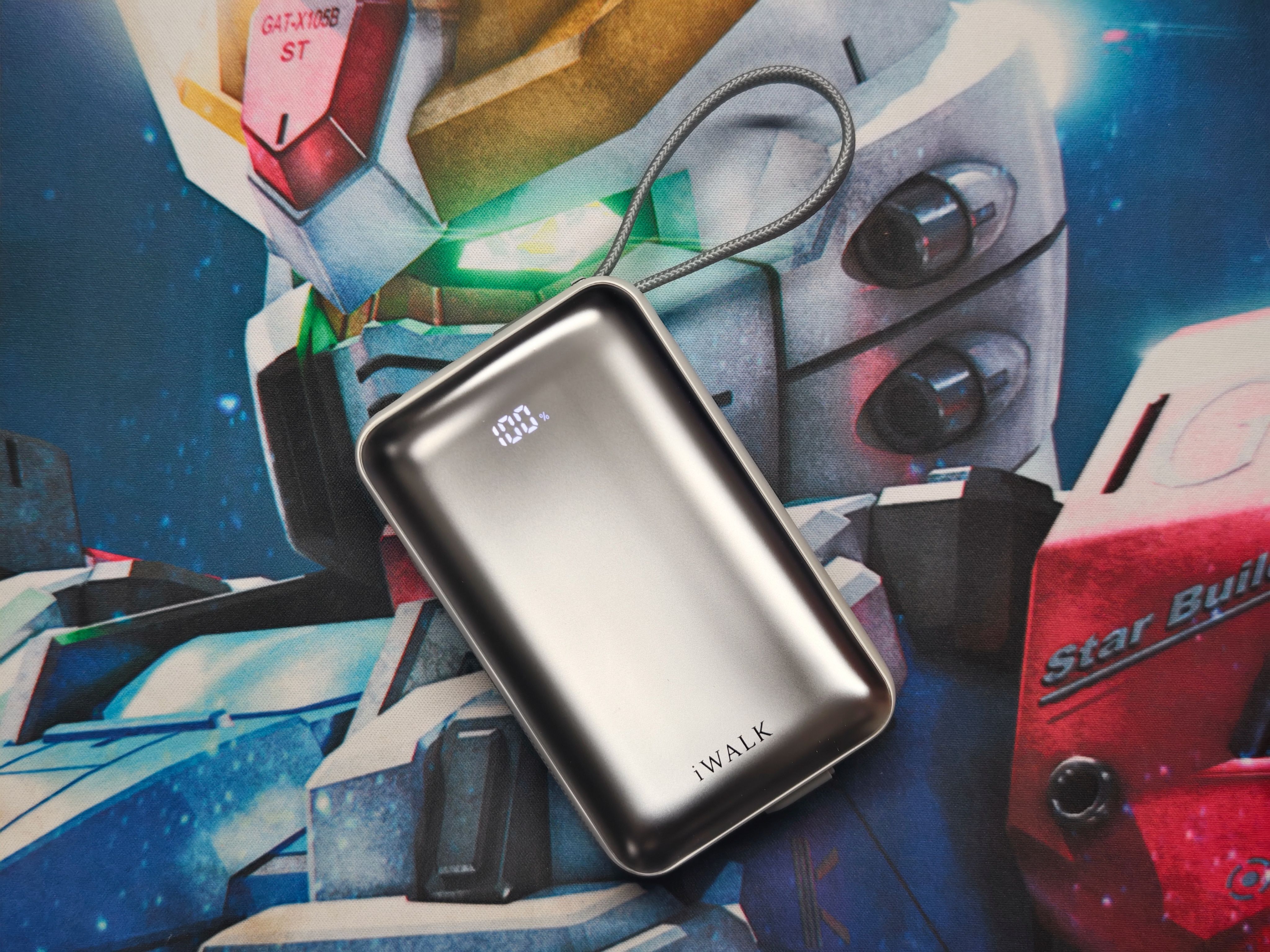 318g 轻薄 + 45W 快充实力派！iWALK 爱沃可充电宝