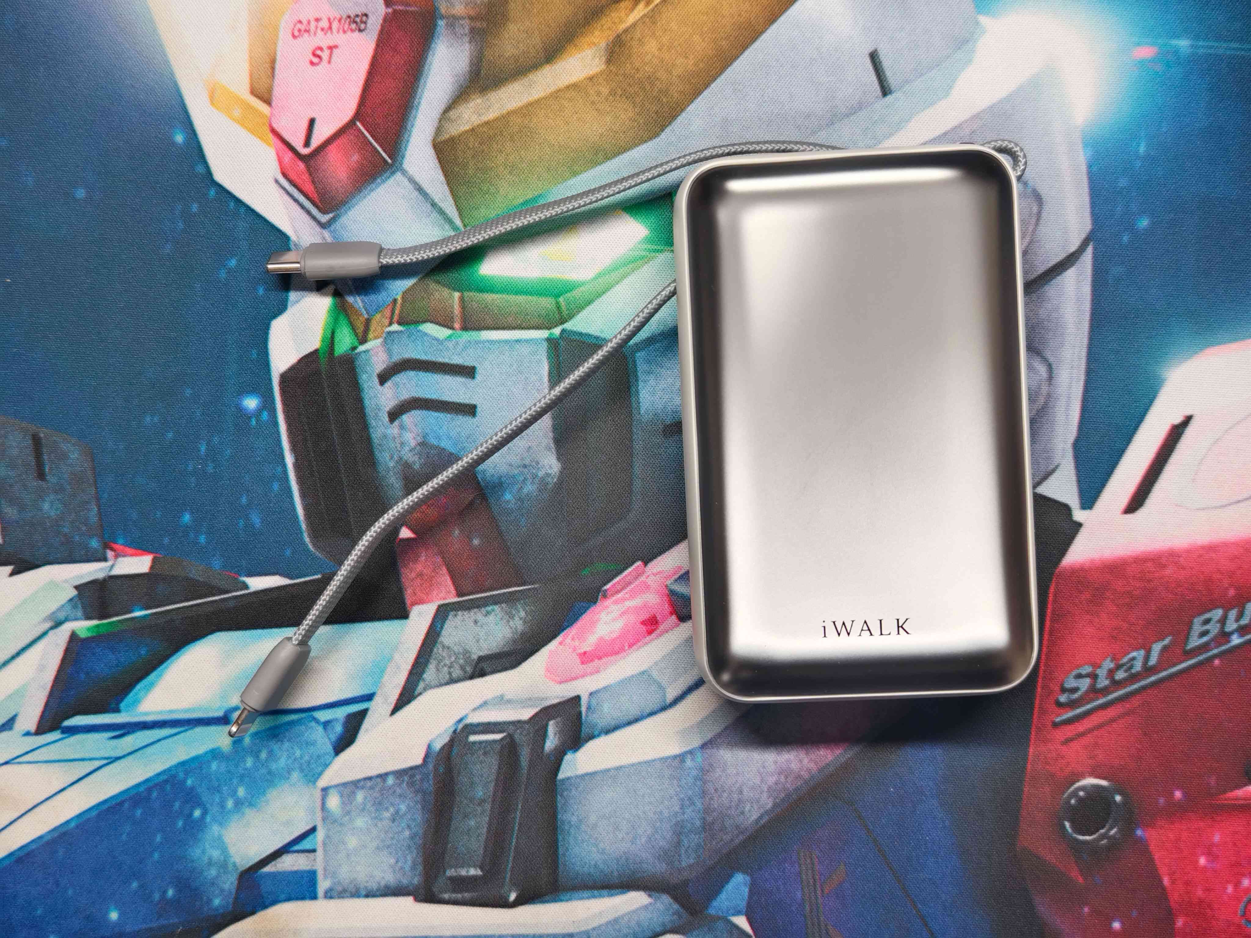 318g 轻薄 + 45W 快充实力派！iWALK 爱沃可充电宝