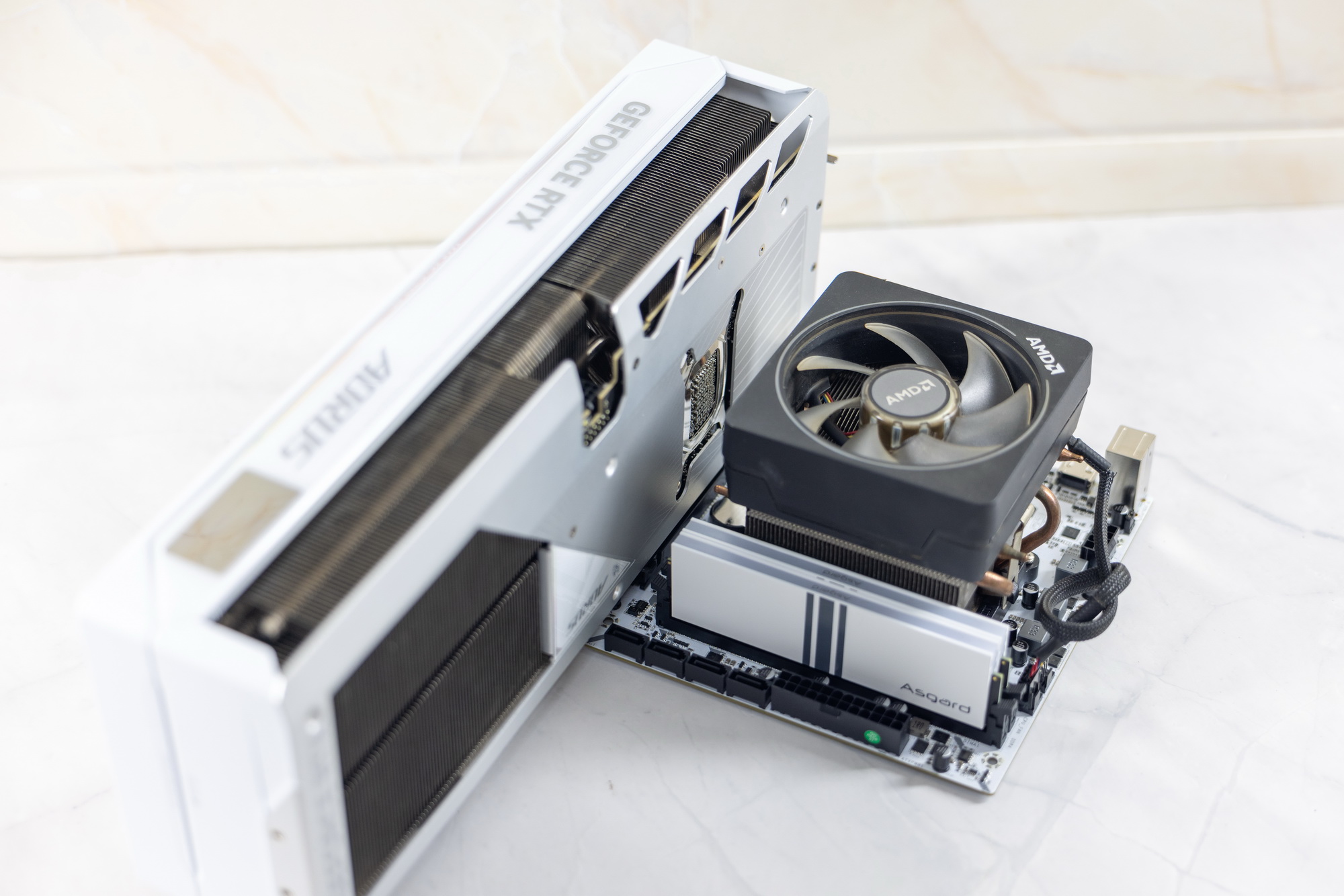 颜值和性价比兼具的白色B450，华南金牌B450M-VH-B主板装机体验