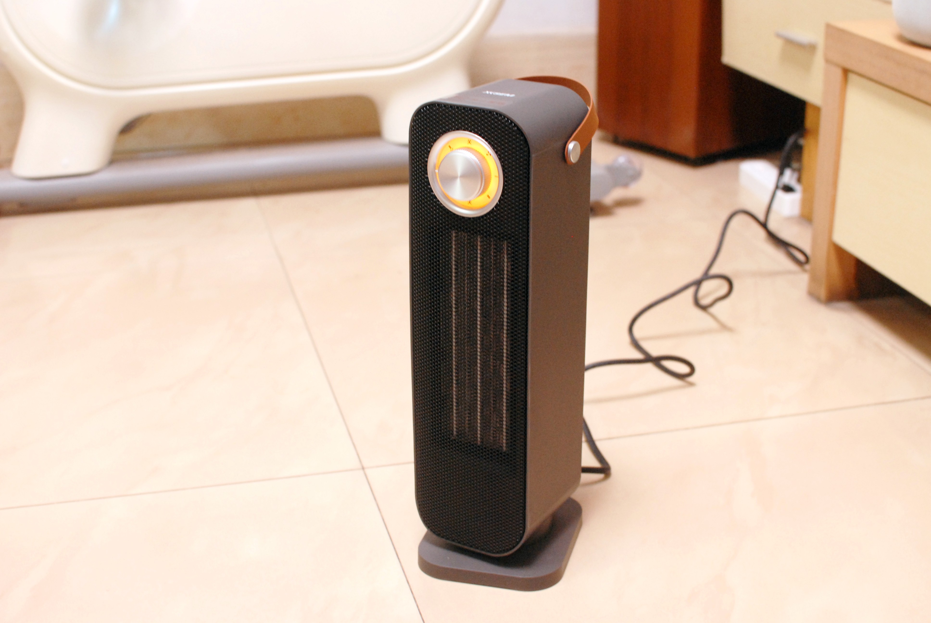 西圣WarmX立式暖风机：秋冬取暖新选择，冷暖双模实用不吃灰