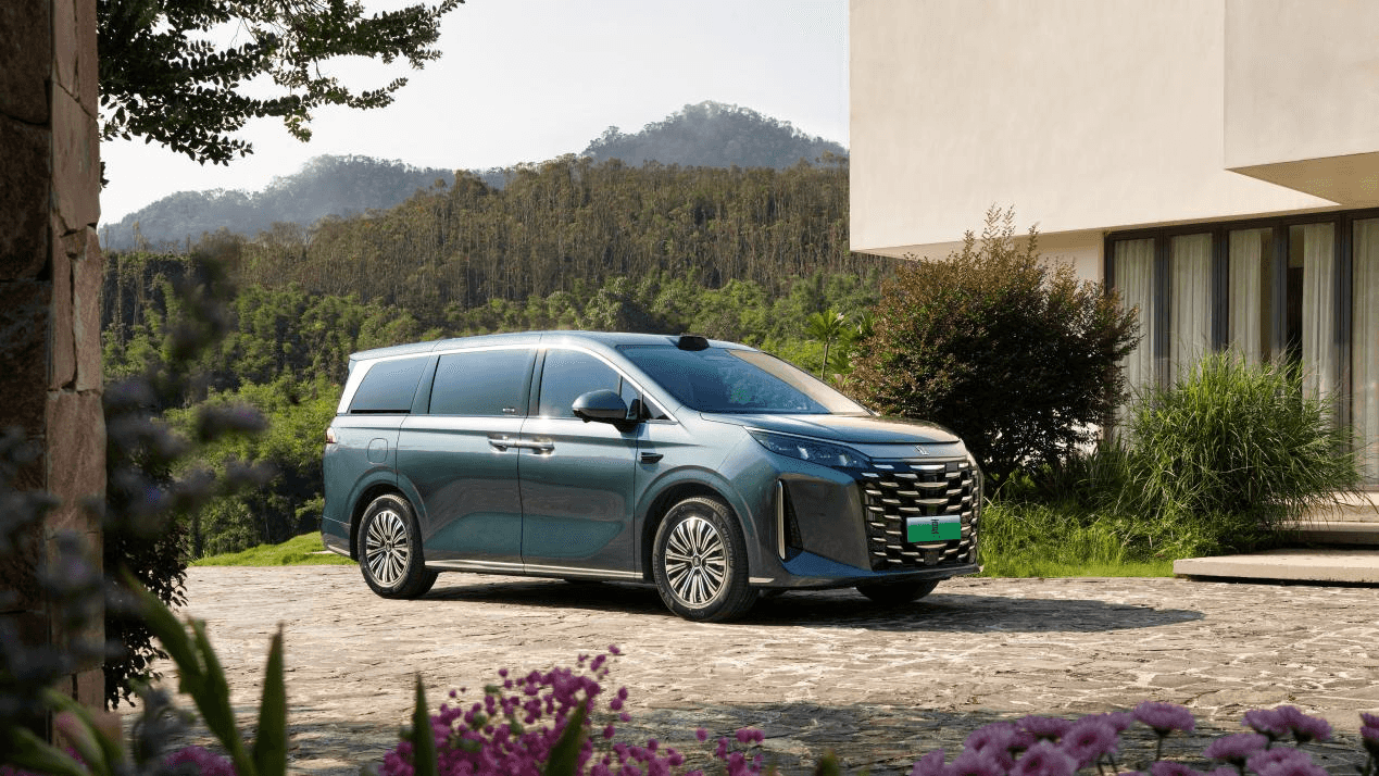 智能座驾终极满足！中大型MPV比亚迪2026款夏上市，打造“家庭头等舱”