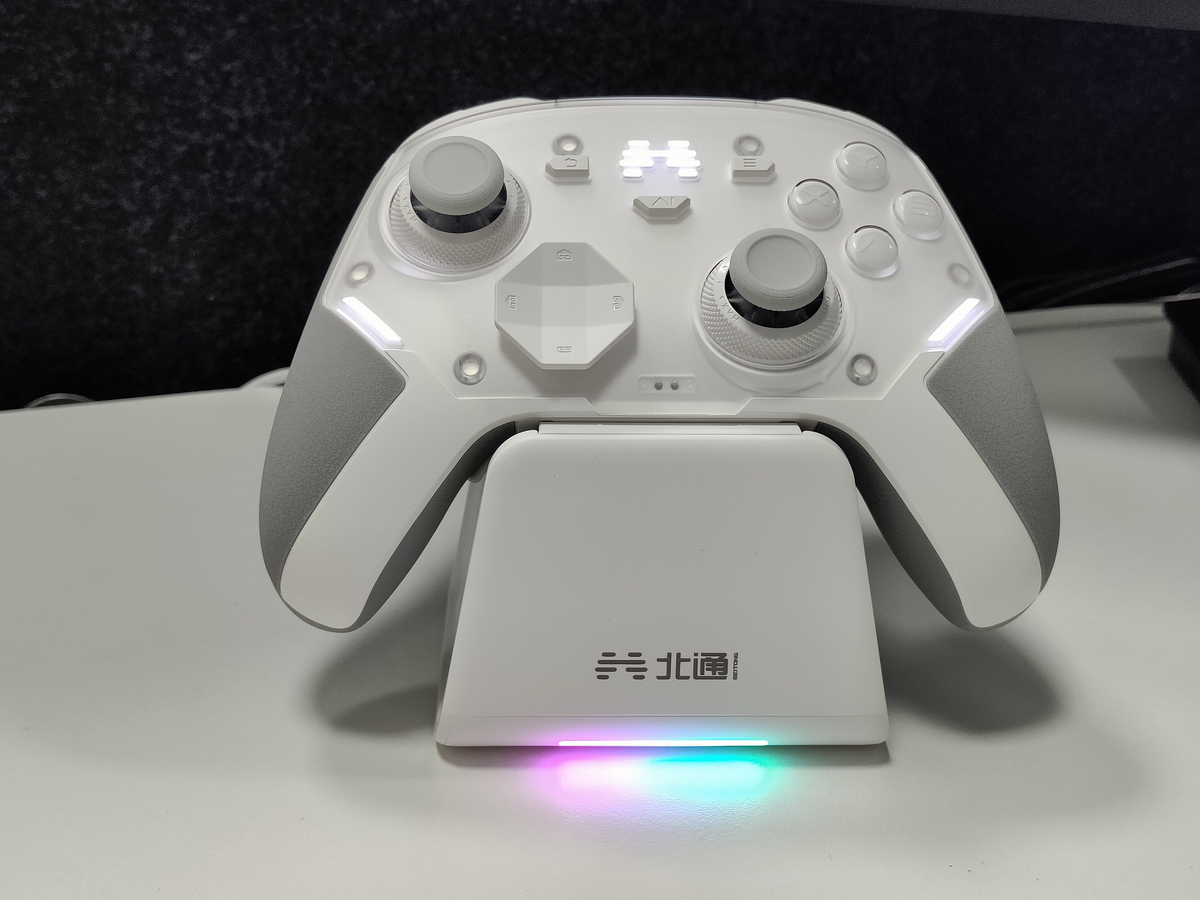 入手即毕业！北通鲲鹏40御铠白：硬核操控 +黑科技智控双维碾压！