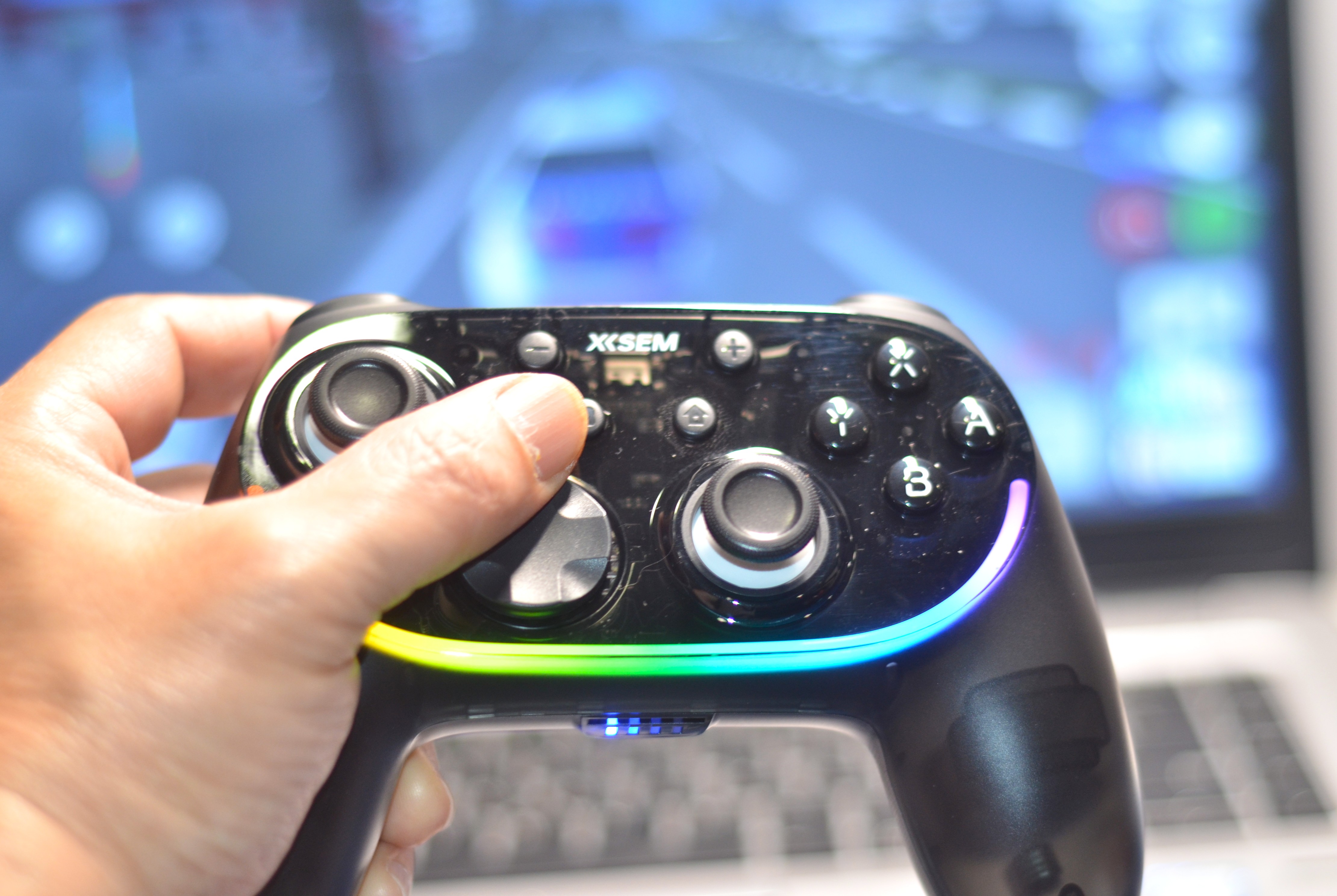 百元级西圣GC1游戏手柄，颜值高性能强专业级操控