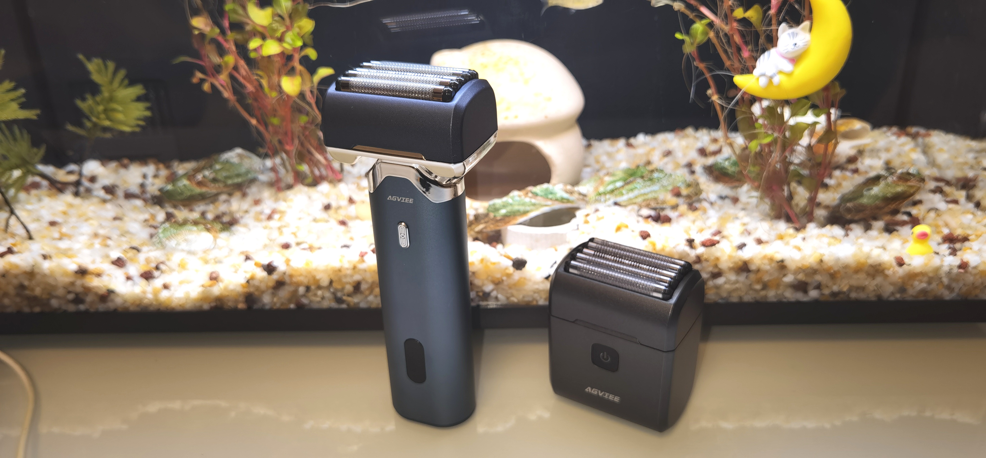 未野往复式剃须刀测评:五刀头27000转狂飙0残留,碾压千元机!