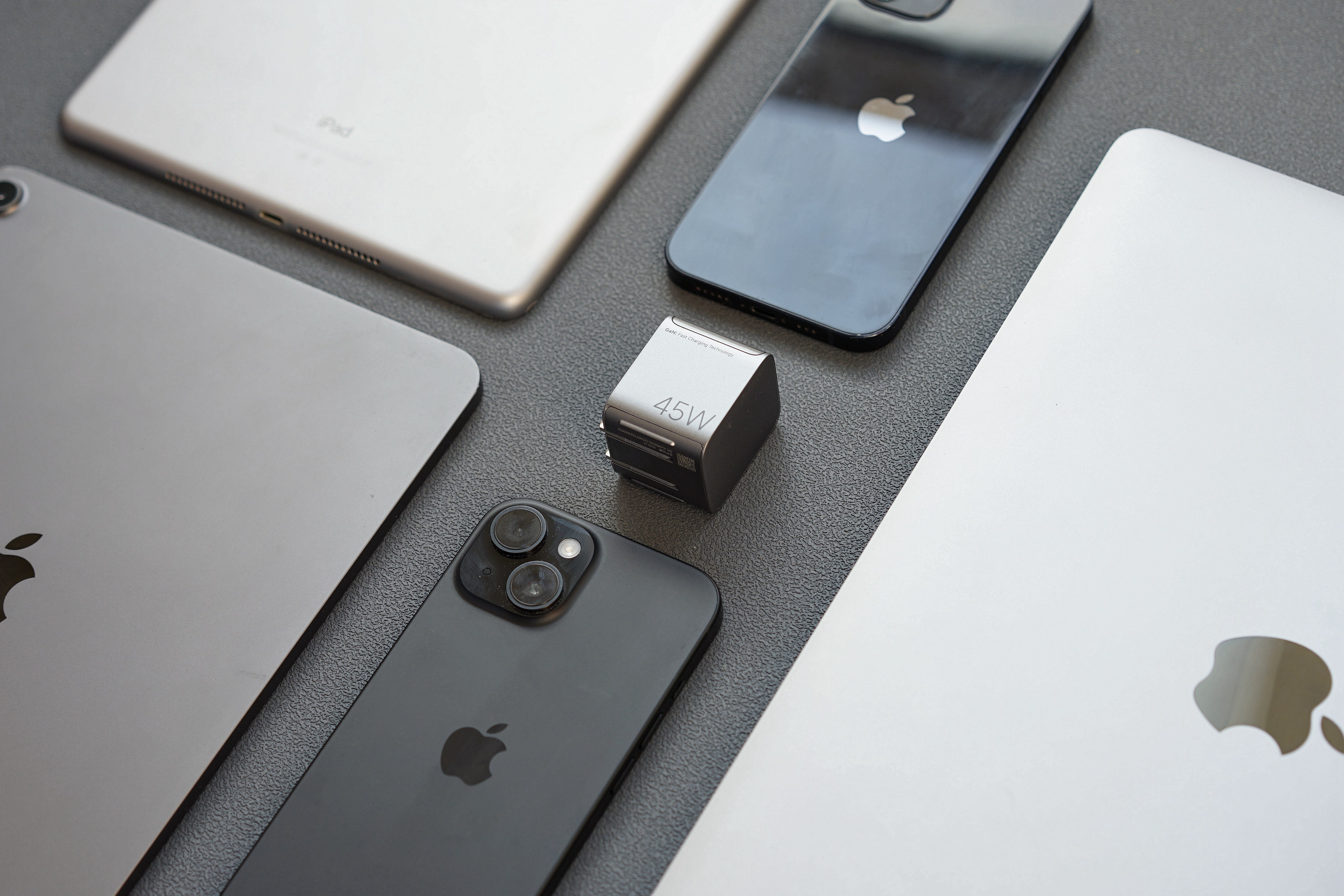 通勤党狂喜！64g迷你快充头，iPhone17全系满速充丨米物45W小魔方