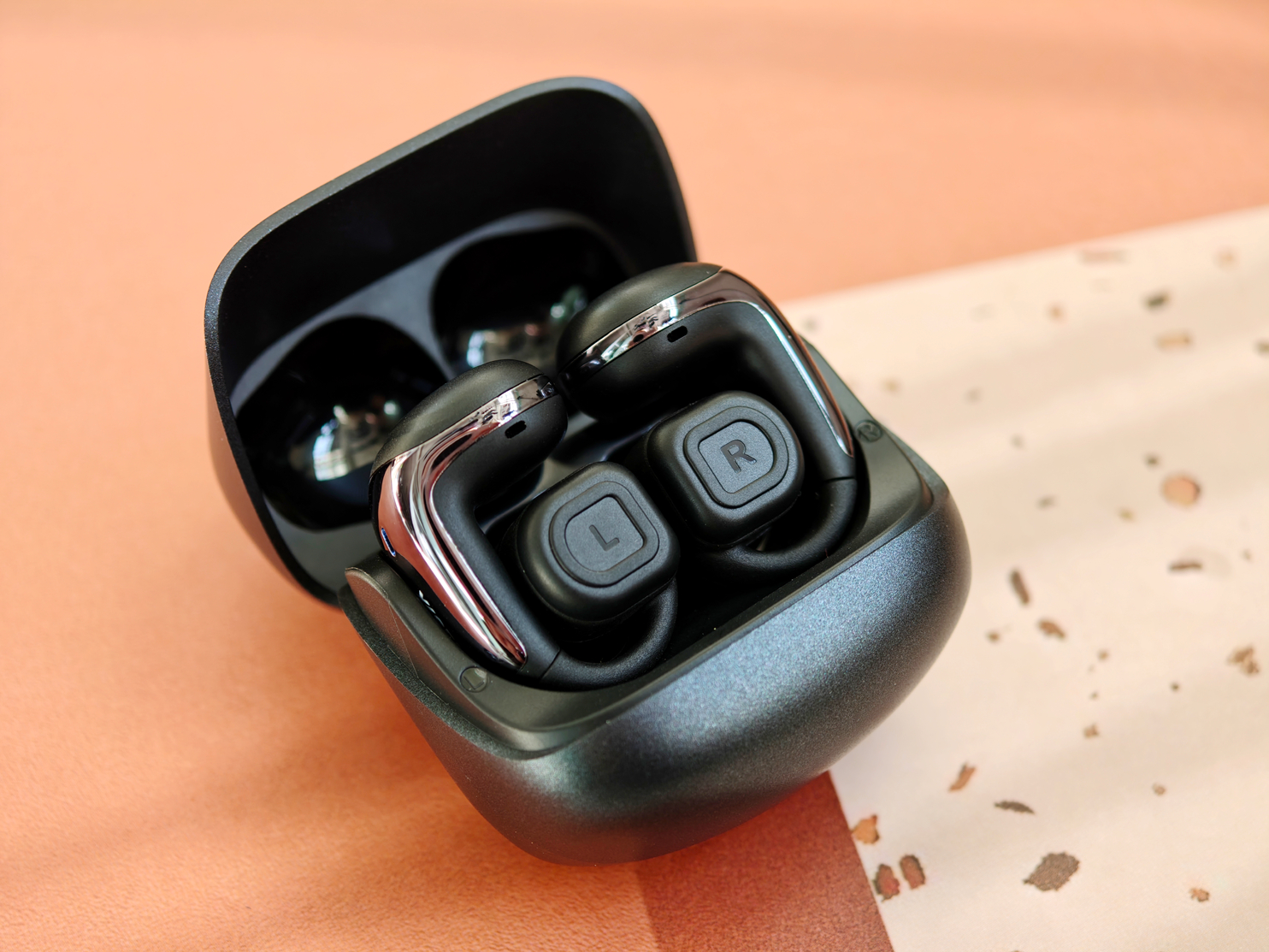 告别入耳束缚,西圣Plume全能型旗舰耳夹耳机测评