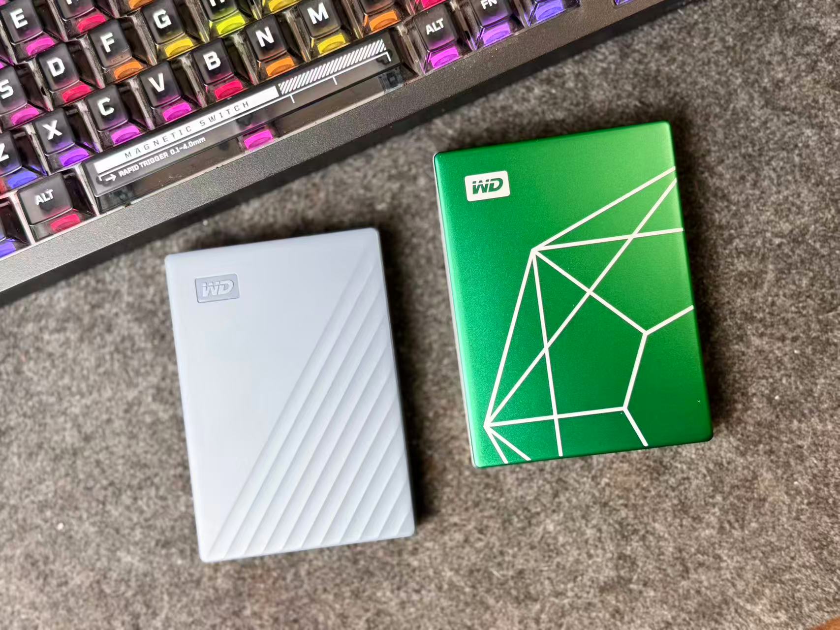 西数 My Passport 系列硬盘，工作生活双备份，为数据生活保驾护航