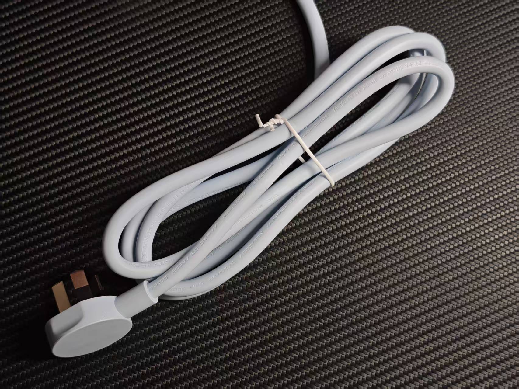 奥睿科分控小胖条插排评测：颜值与实用的桌面充电搭档