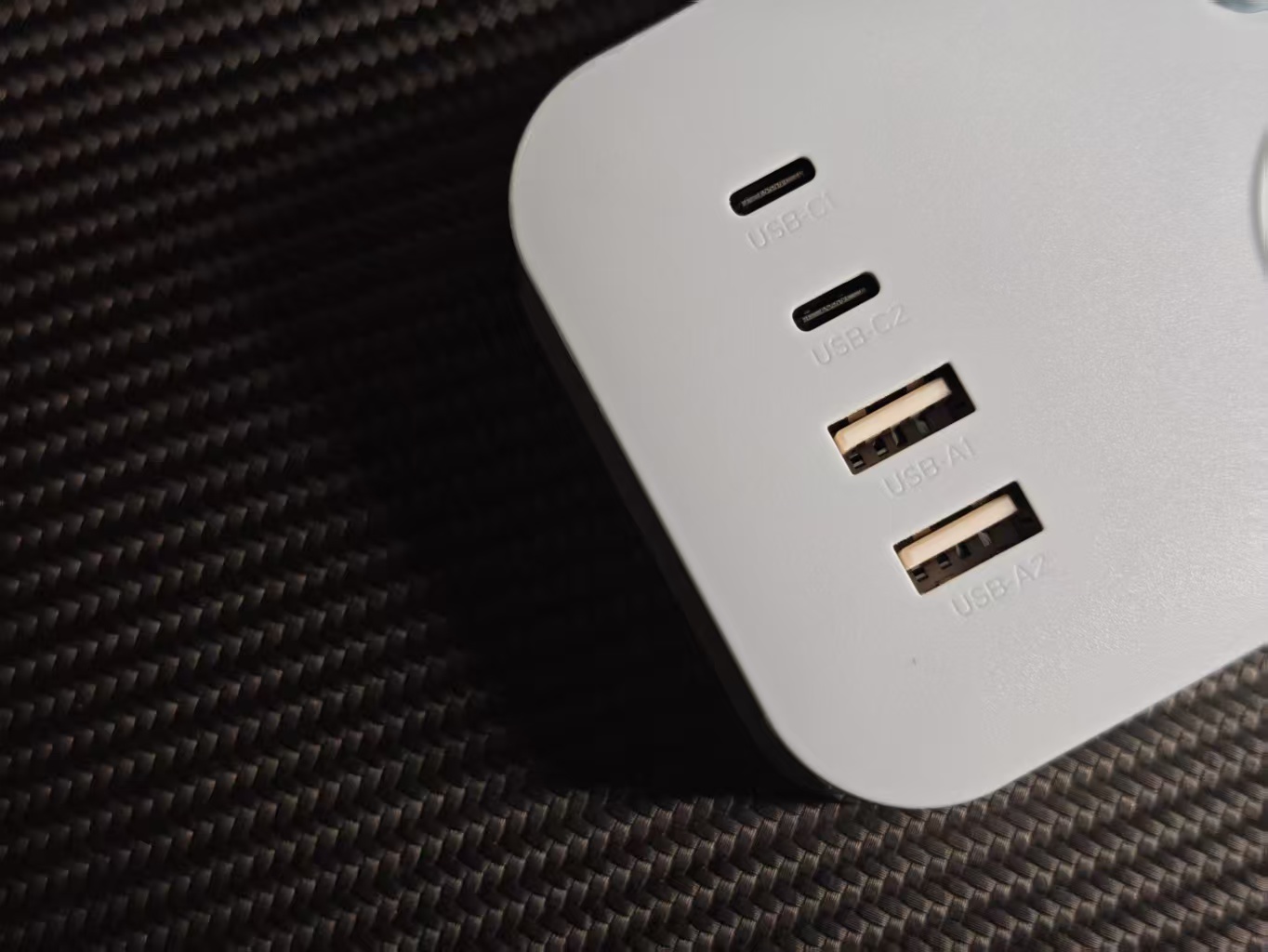 奥睿科分控小胖条插排评测：颜值与实用的桌面充电搭档