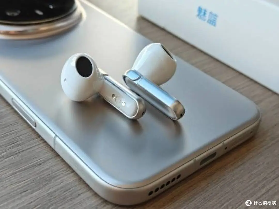 地铁里的弦月：这副耳机如何用东方美学，治愈了我的通勤焦虑！