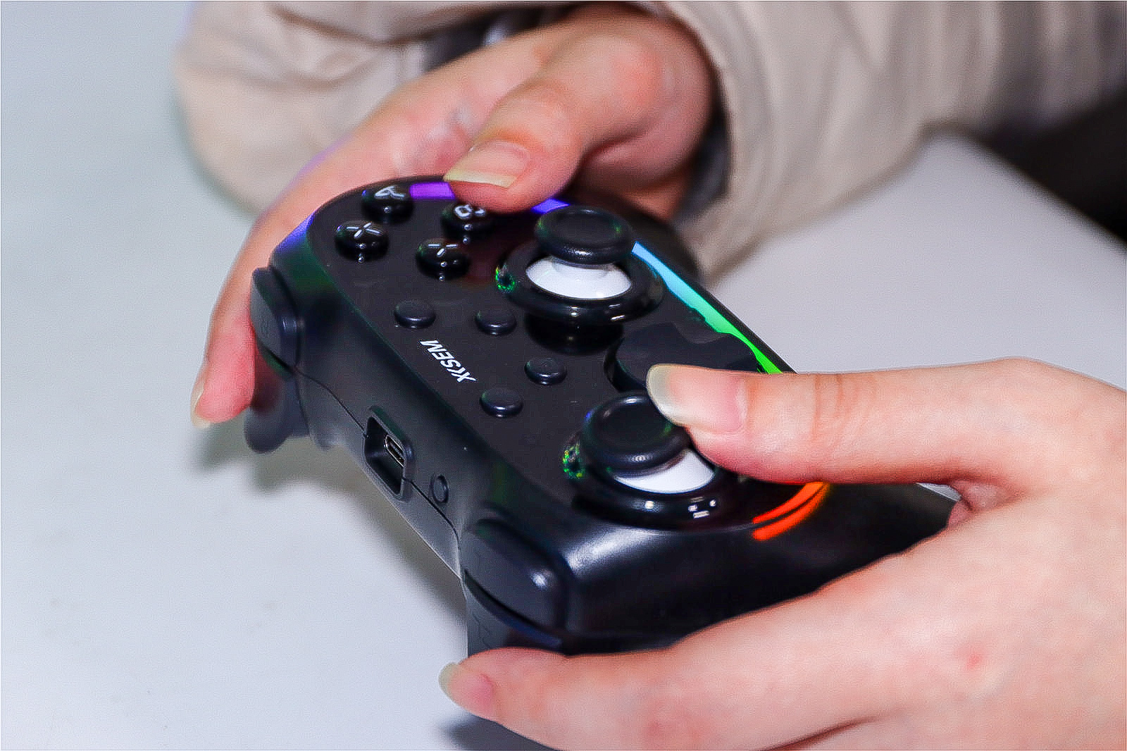 一个手柄统吃所有设备？百元西圣GC1上手，解决多平台游戏难题