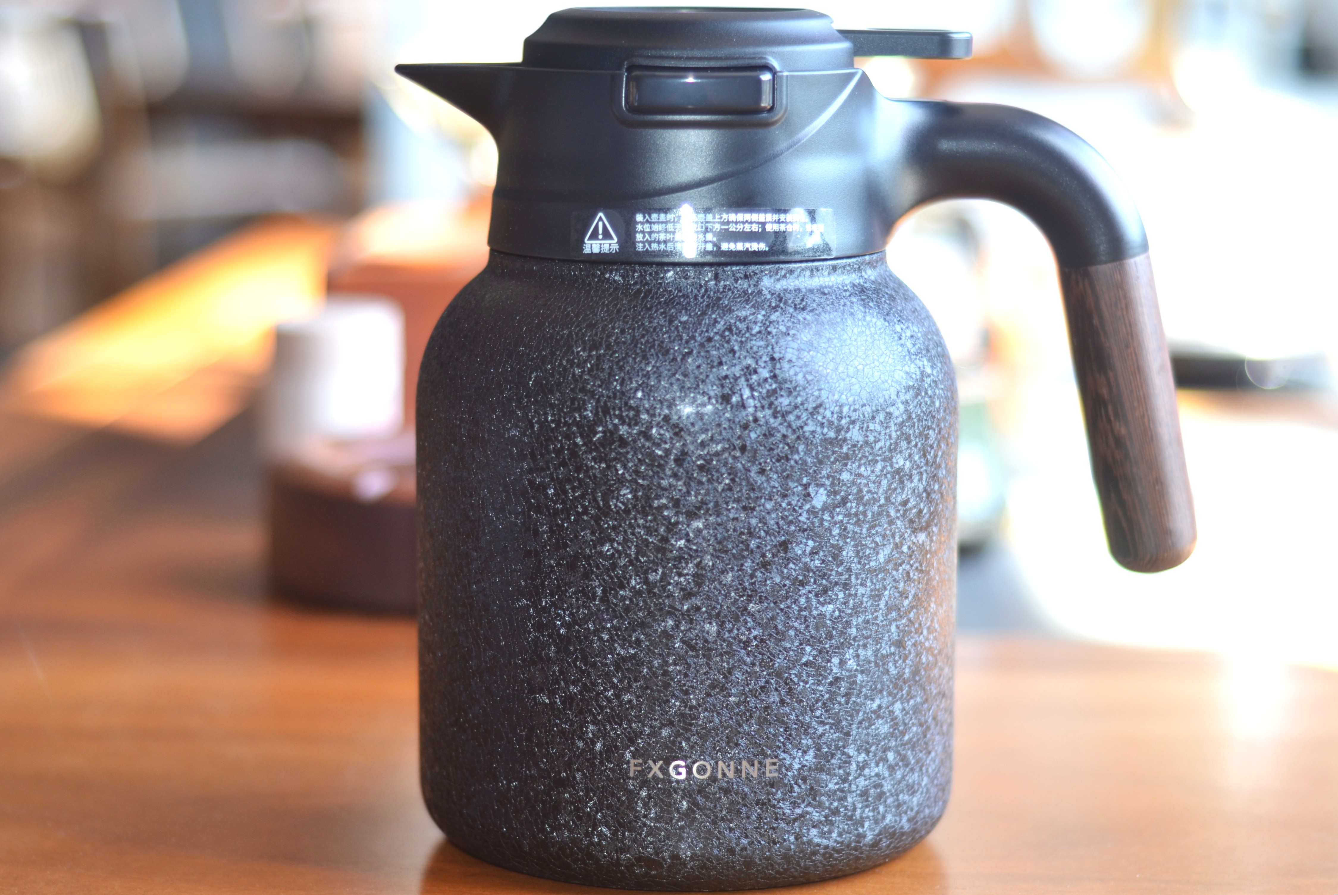 一步到位！宫菱保温壶测评：8层锁温+欧盟认证安全无毒+0胶水