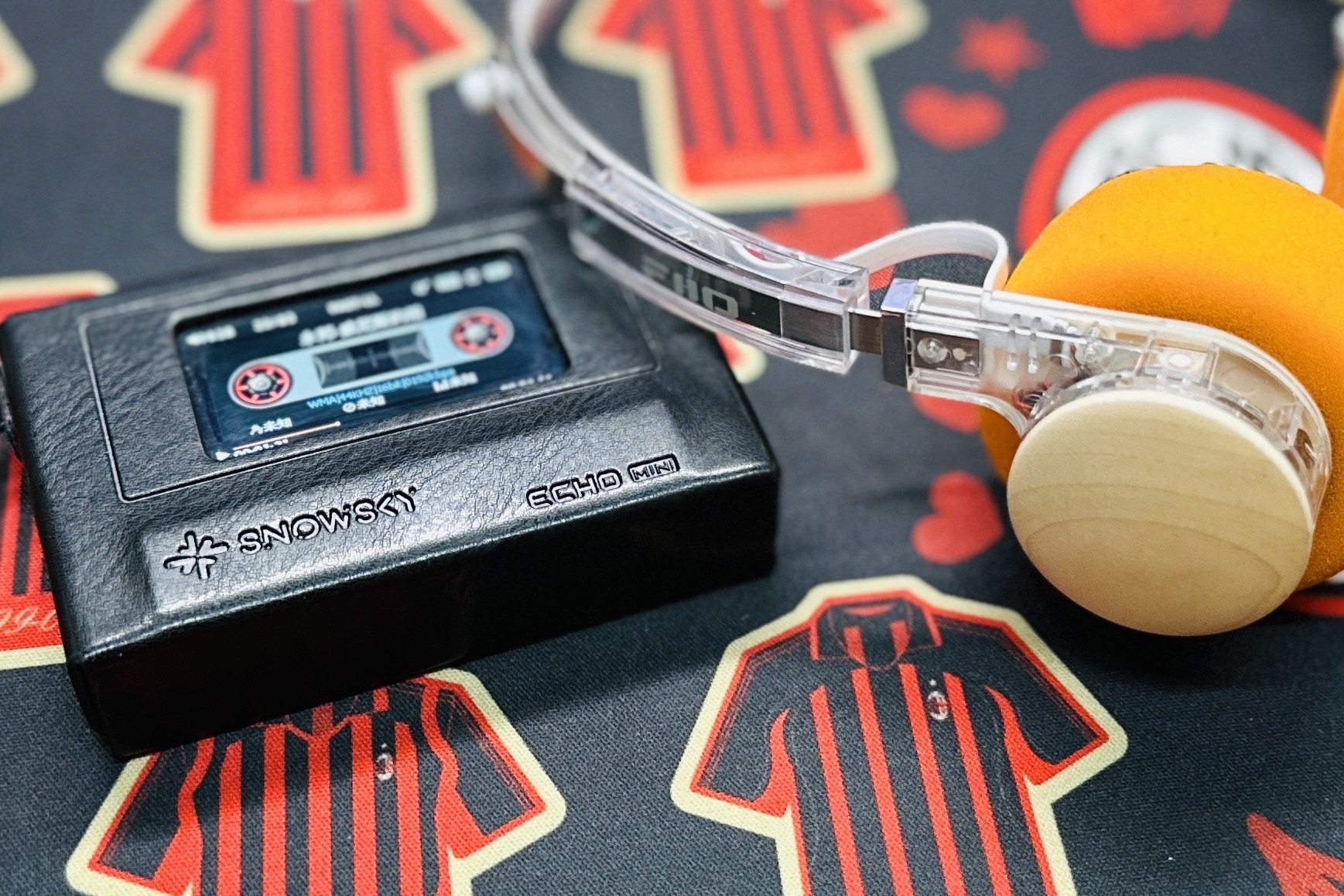 200块的“千元级木碗自由”！飞傲EH11复古小头戴，颜值音质全踩在我的心巴上