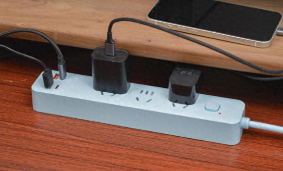 拯救桌面“最后一米”的凌乱：奥睿科小瘦条插排开箱体验