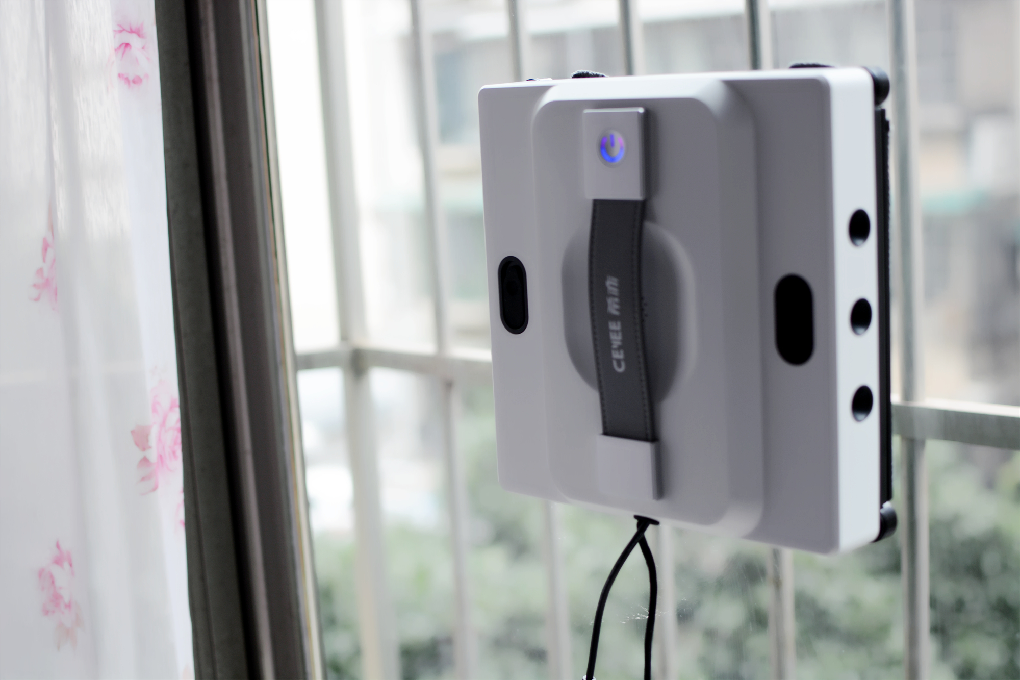 传统擦窗之痛，你中招了吗？希亦W1擦窗机器人让我们生活更省心