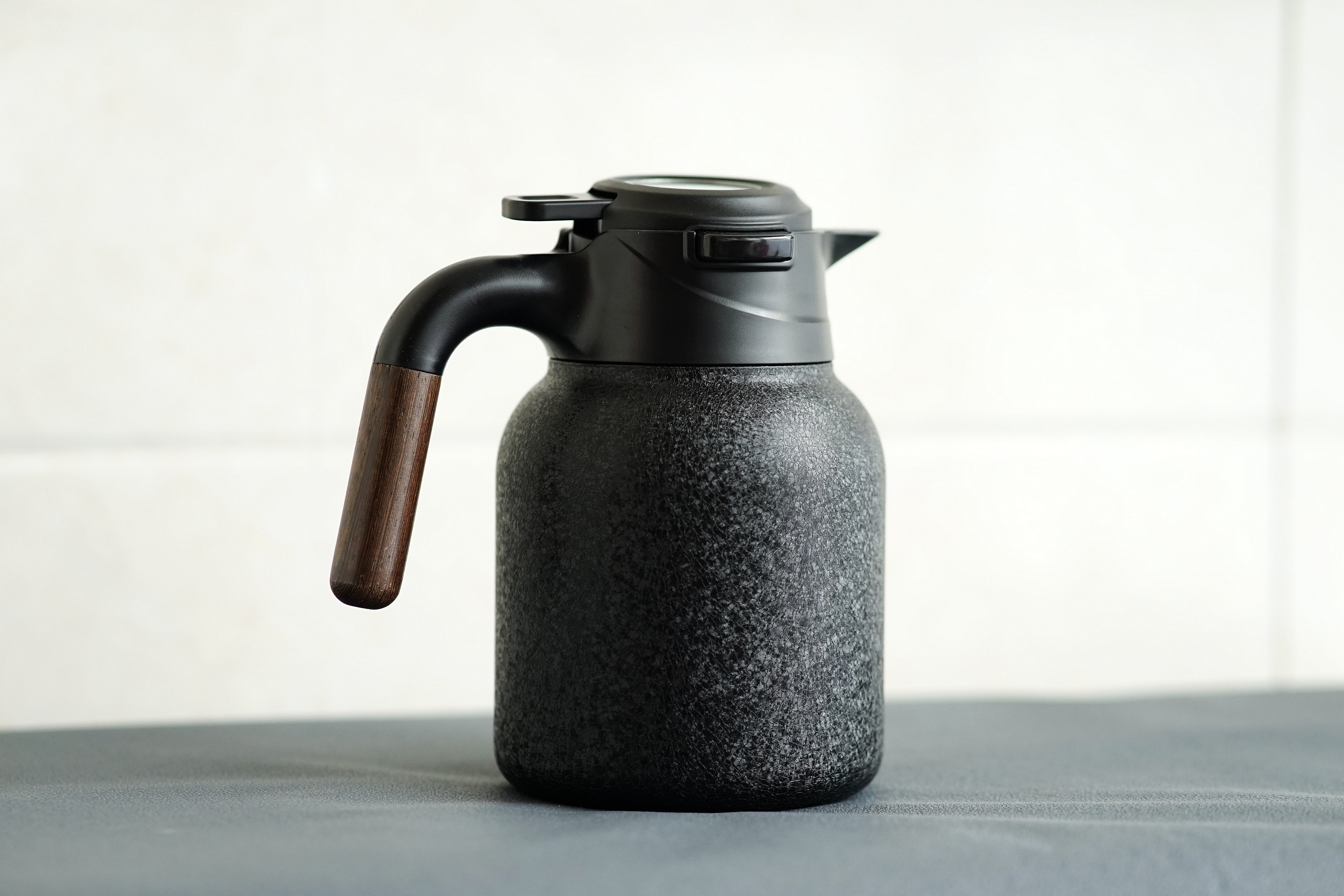 告别重金属与胶水！宫菱保温壶测评：欧盟认证安全无毒+8层锁温