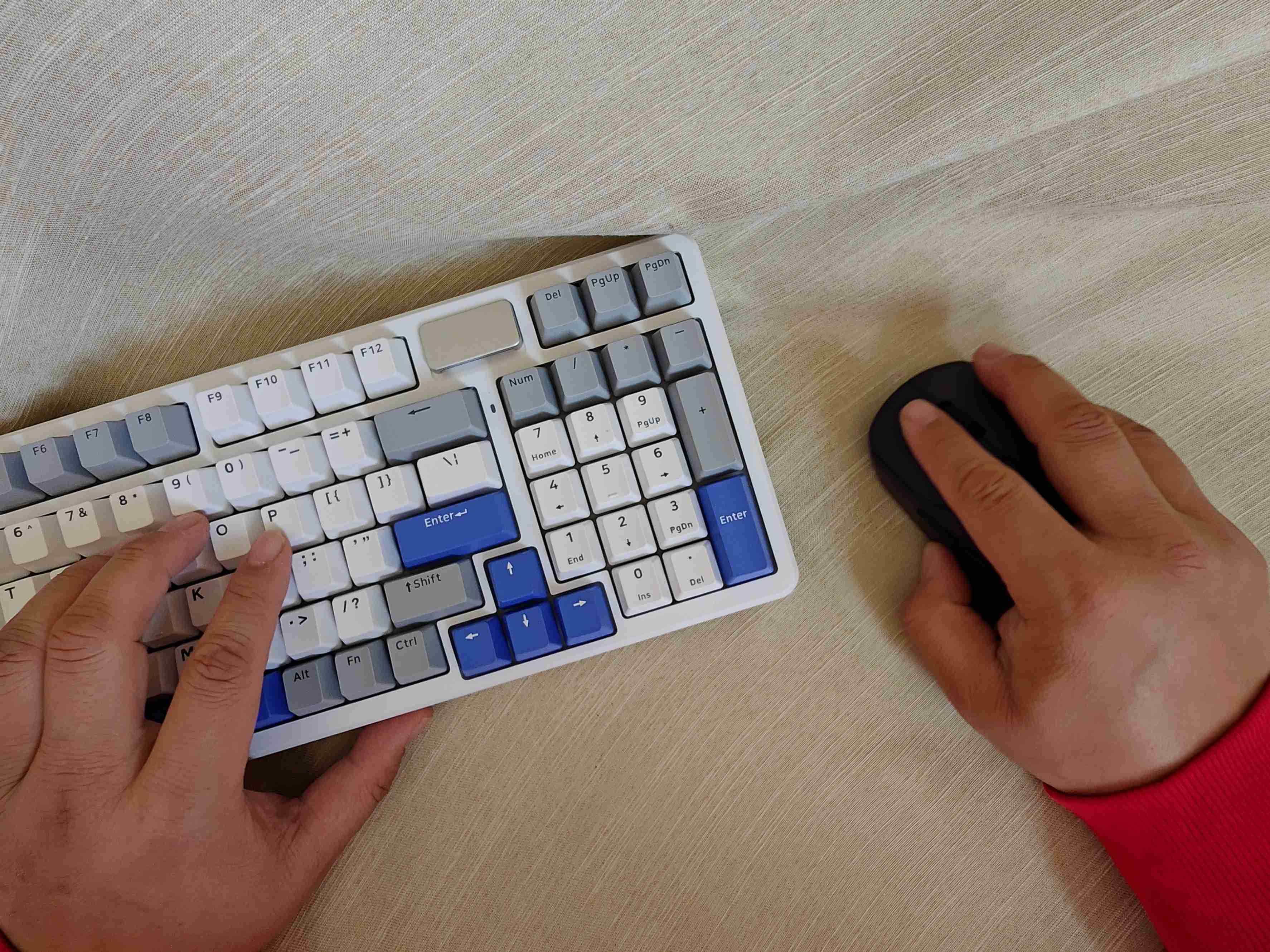 雷柏VT9 MAX+V700DIY-98长续航版,兼得无线自由与精准操控的神级最强续航无线键鼠组合