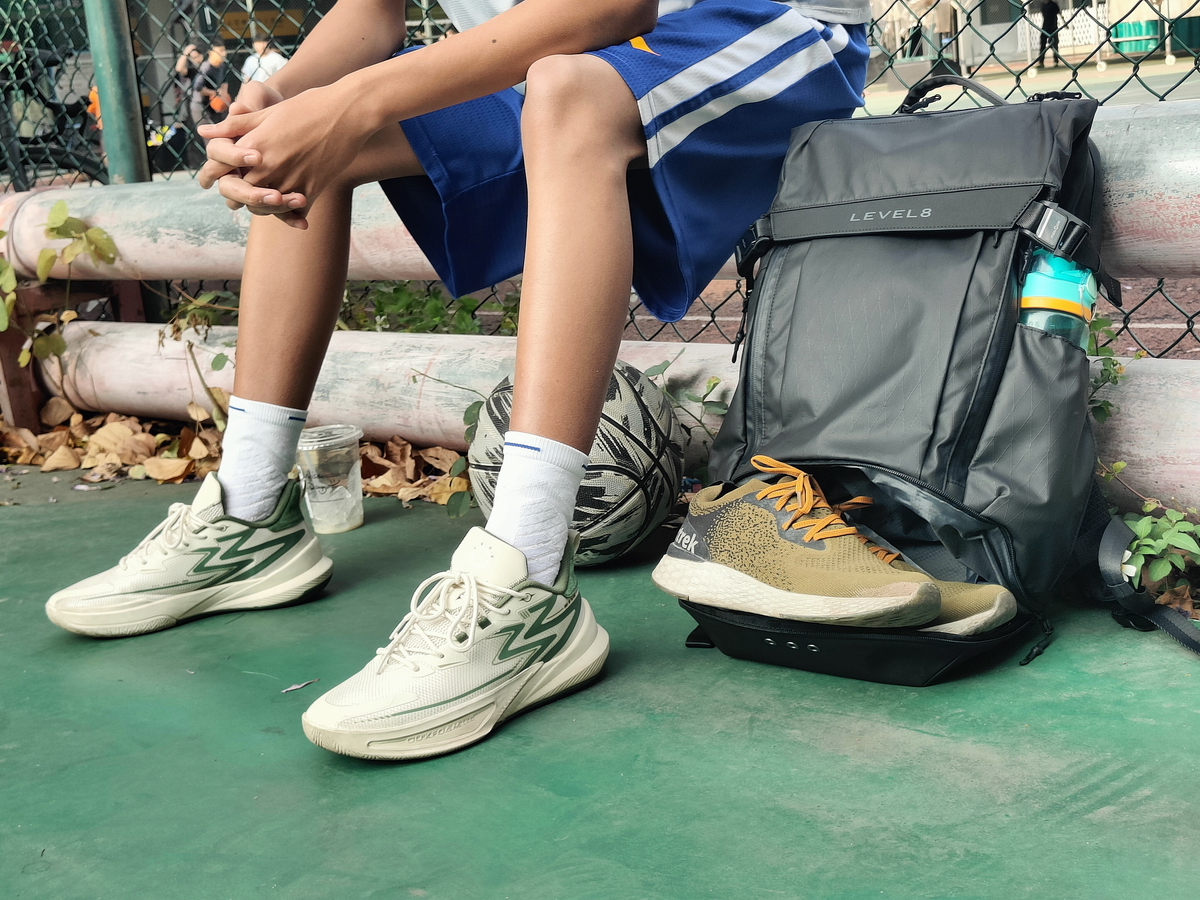 地平线8号城市轻旅行背包：30L 扩容背，装下运动与短途出行