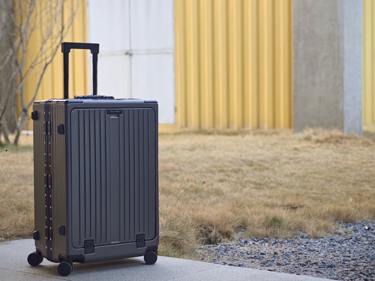 GaKior非时尚6防行李箱测评：200KG承重+4层进口科思创，出行首选