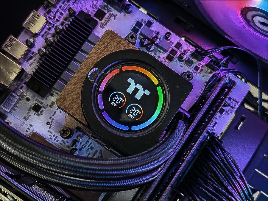 1000出头,新装的TT主机真的很帅,这才是男孩子第一台海景房主机