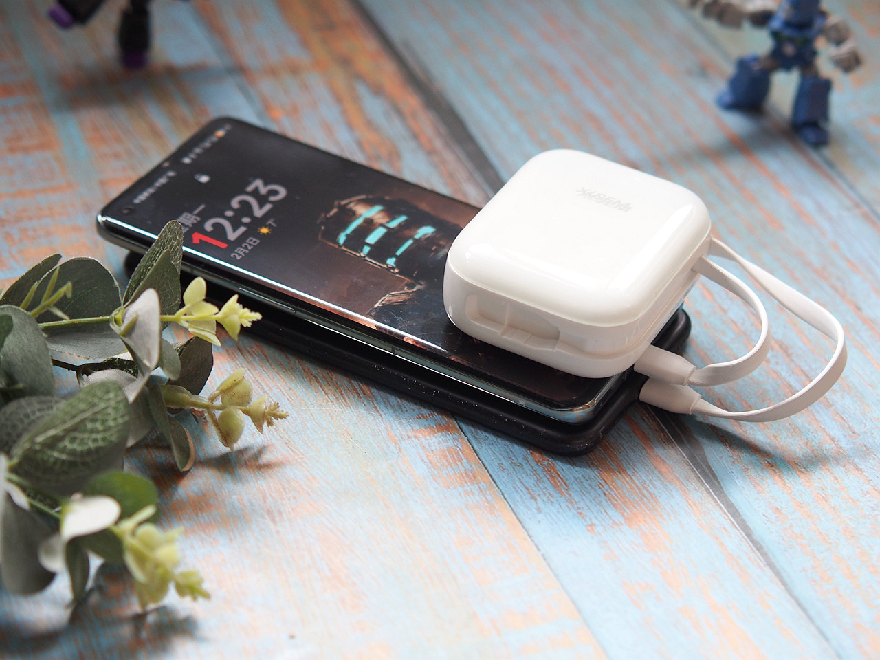 假期安心出游，西圣充电宝小巧自带线太方便了。