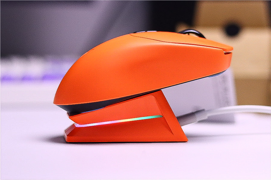 谁说中小手不配“毕业鼠”？续航750小时+原生双8K，雷柏杀疯了！