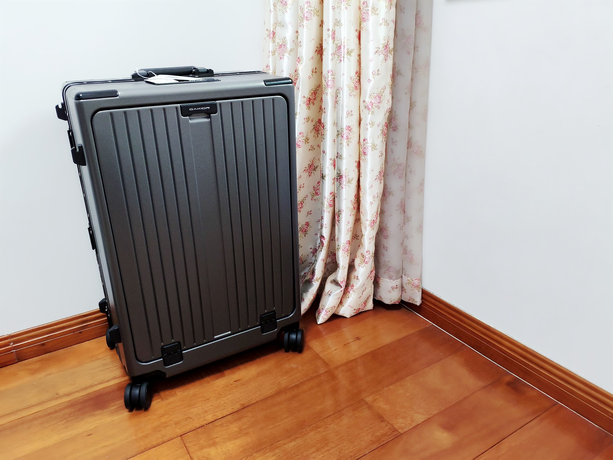 耐用之王！非时尚6防GaKior行李箱实测：200KG承重，4层进口科思创