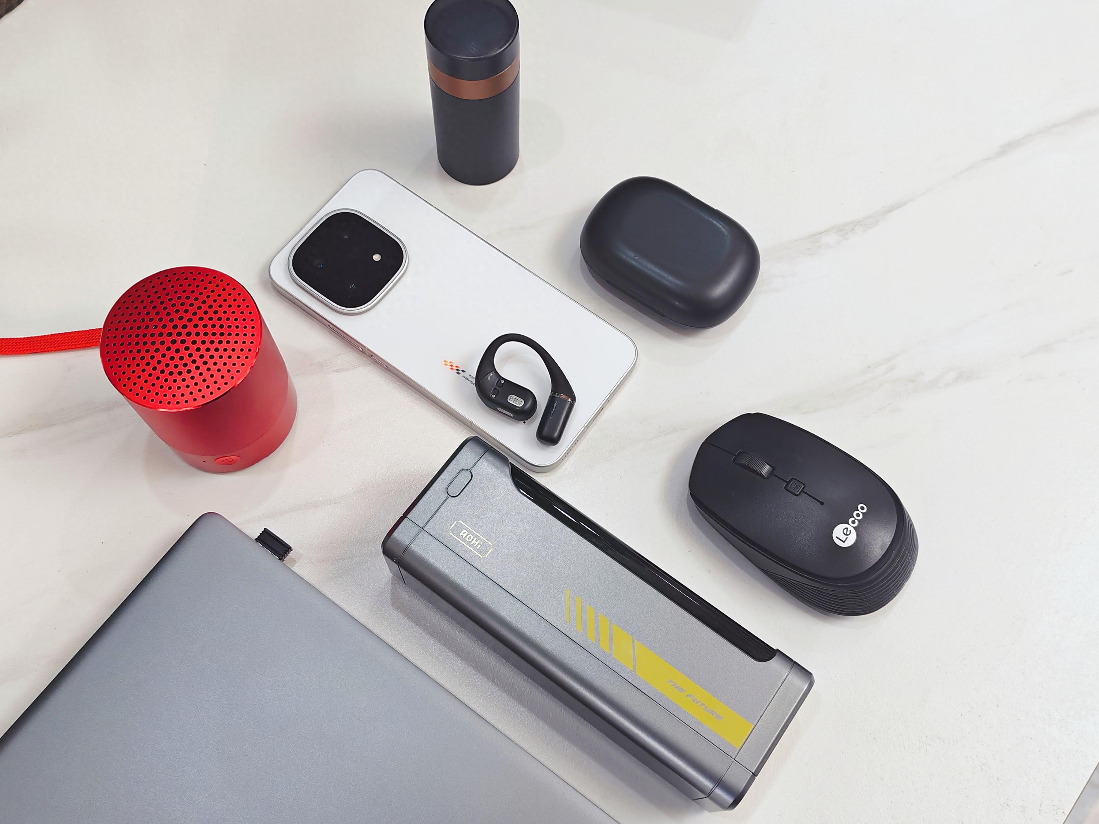 能上飞机的“砖头”，Aohi奥海310W星舰Pro移动电源，治好了我的电量恐惧症