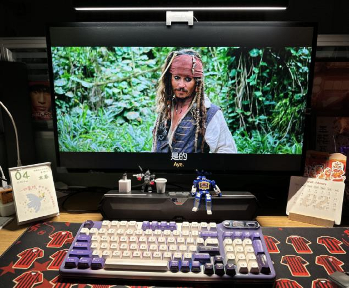 屏幕前的“护眼搭子”：书客SKR2挂灯，舒适照明再升级