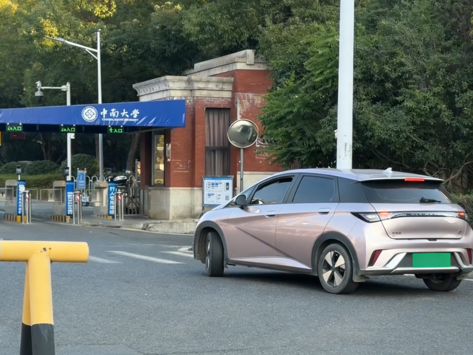 比亚迪风靡高校，大学老师对比亚迪技术与品牌双重认可！