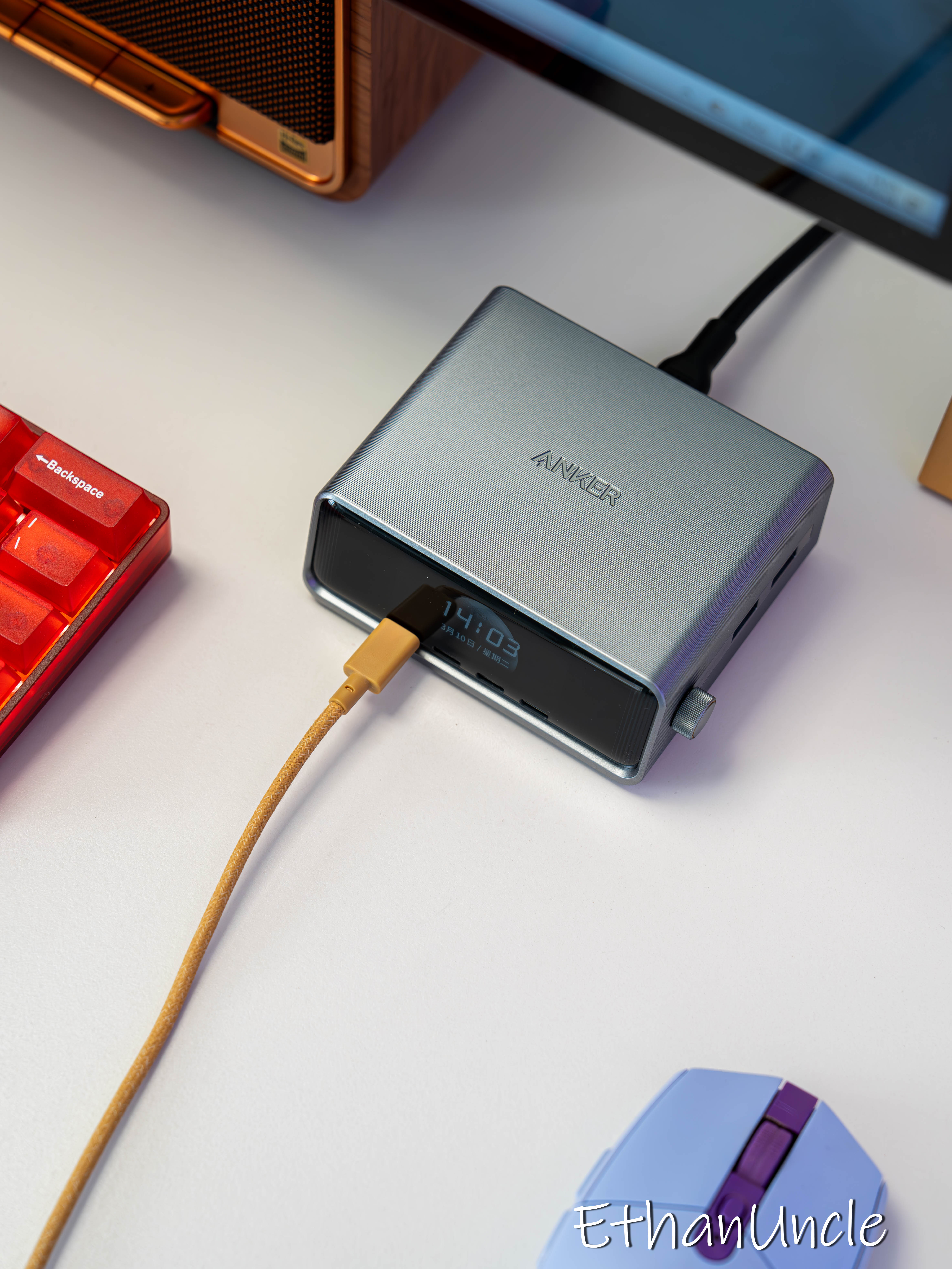 250W满配！安克这款桌面充电站直接焊死桌面