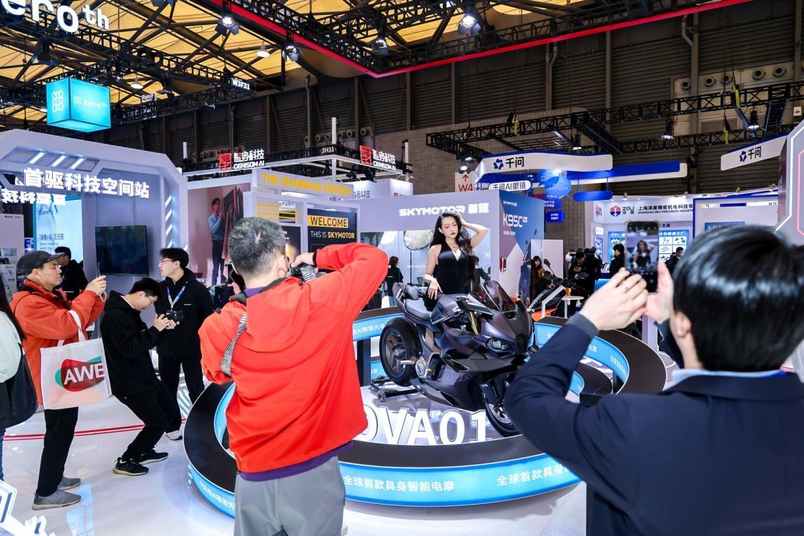 首驱科技亮相AWE2026 以AI核心技术重构两轮智能出行新范式