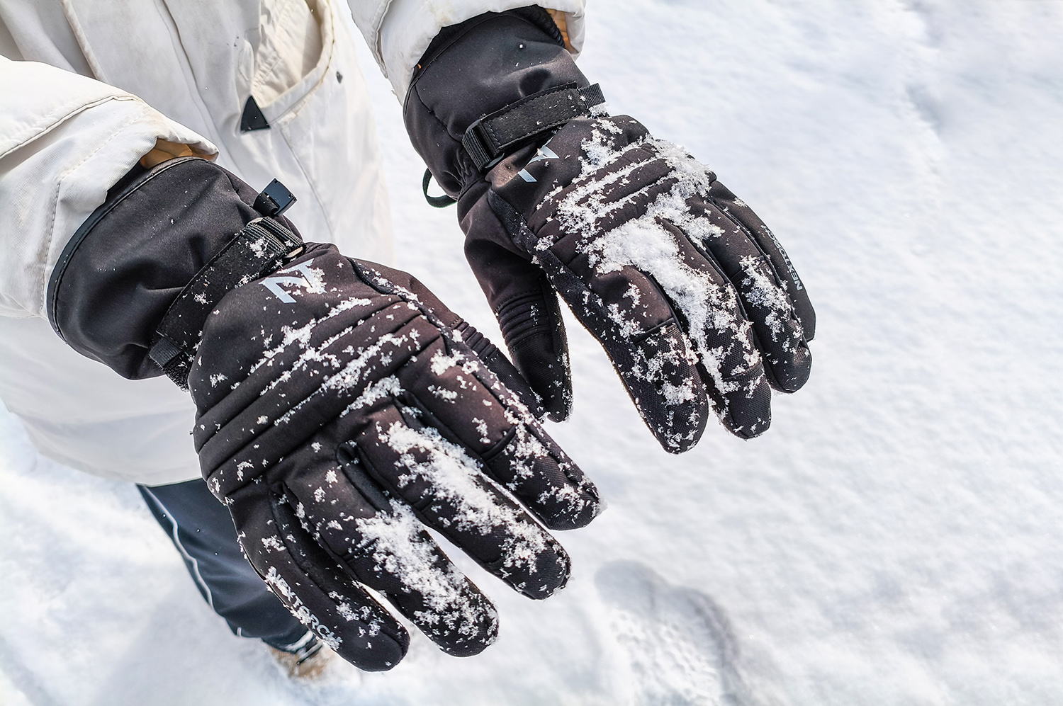 冬季战友，稳控严寒：纳丽德雪卫冬季战术勤务手套