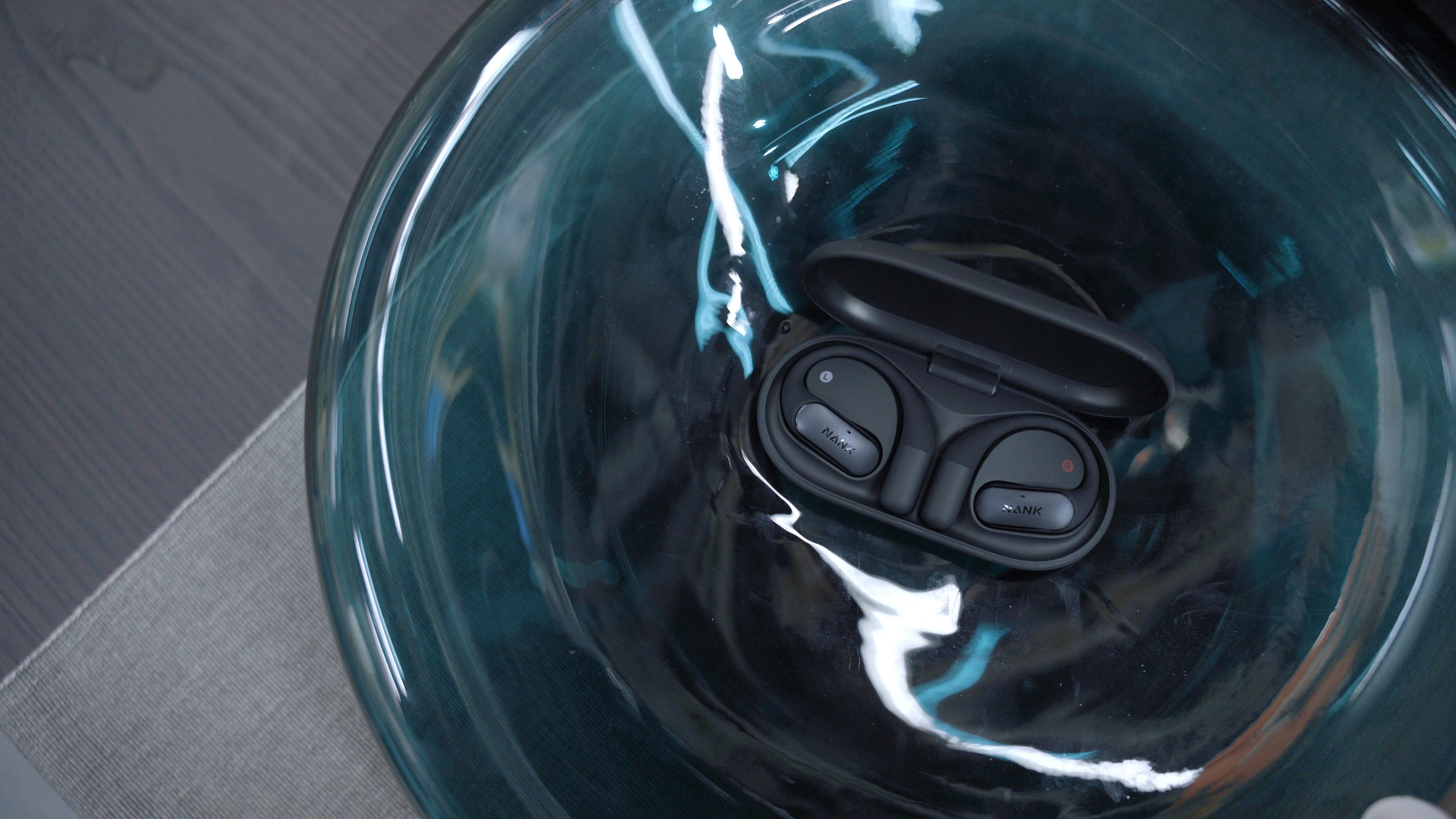 不入耳也有“低音炮”？南卡 OE Wing 深度评测：开放式耳机的新天花板