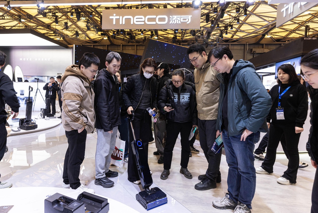 洗地机销量连续3年全球第一还不够，添可又在AWE2026上甩出“王炸”