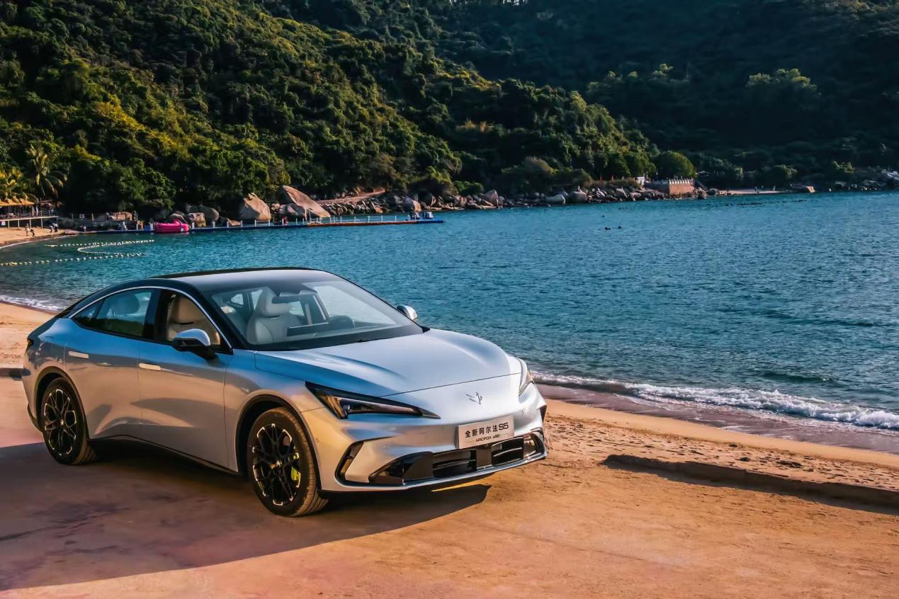 不开盲盒、入手即满配,极狐全新阿尔法S5上市补贴价9.98万起