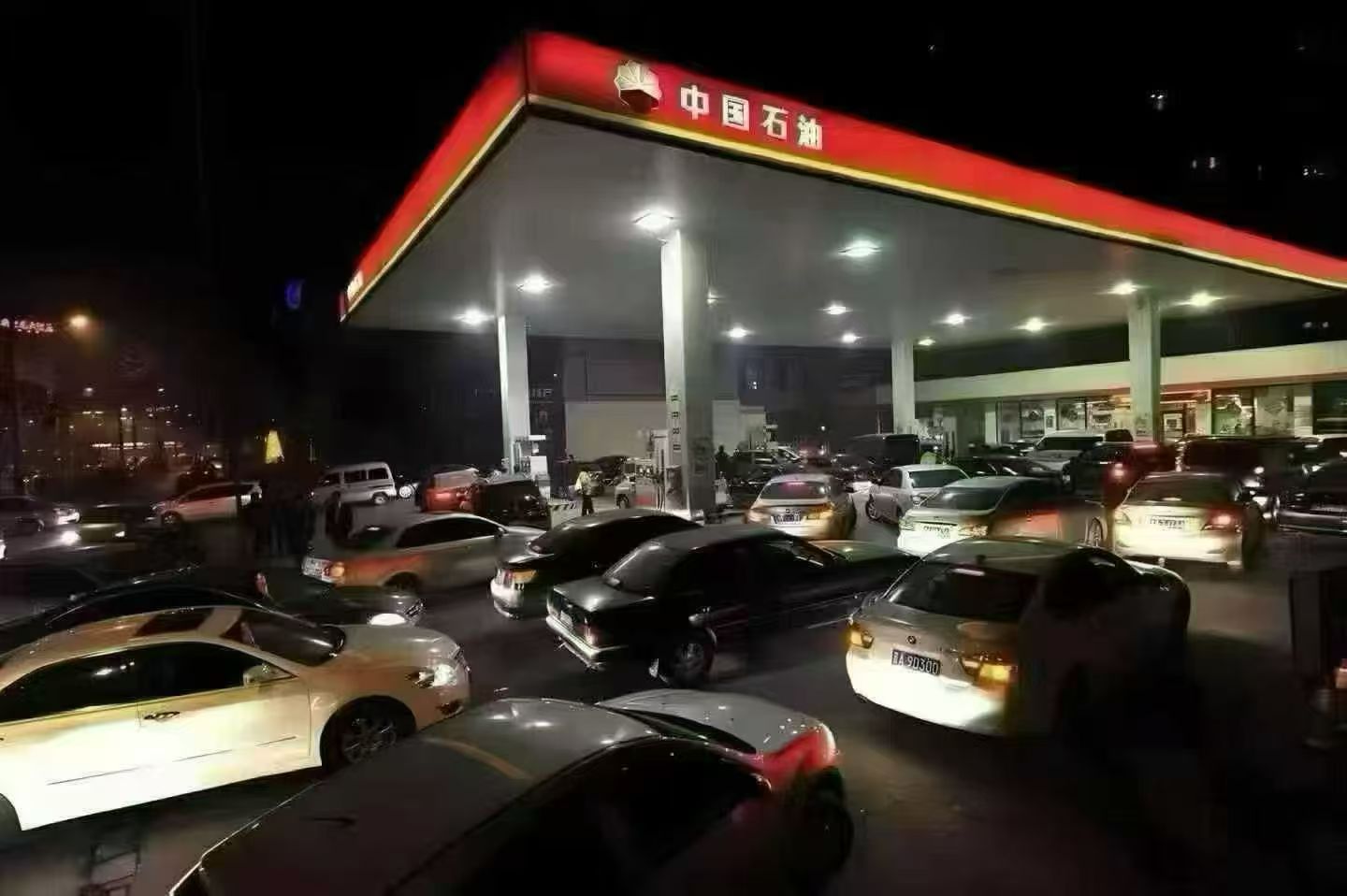 油价攀升，比亚迪插混“从容游刃”畅行无忧