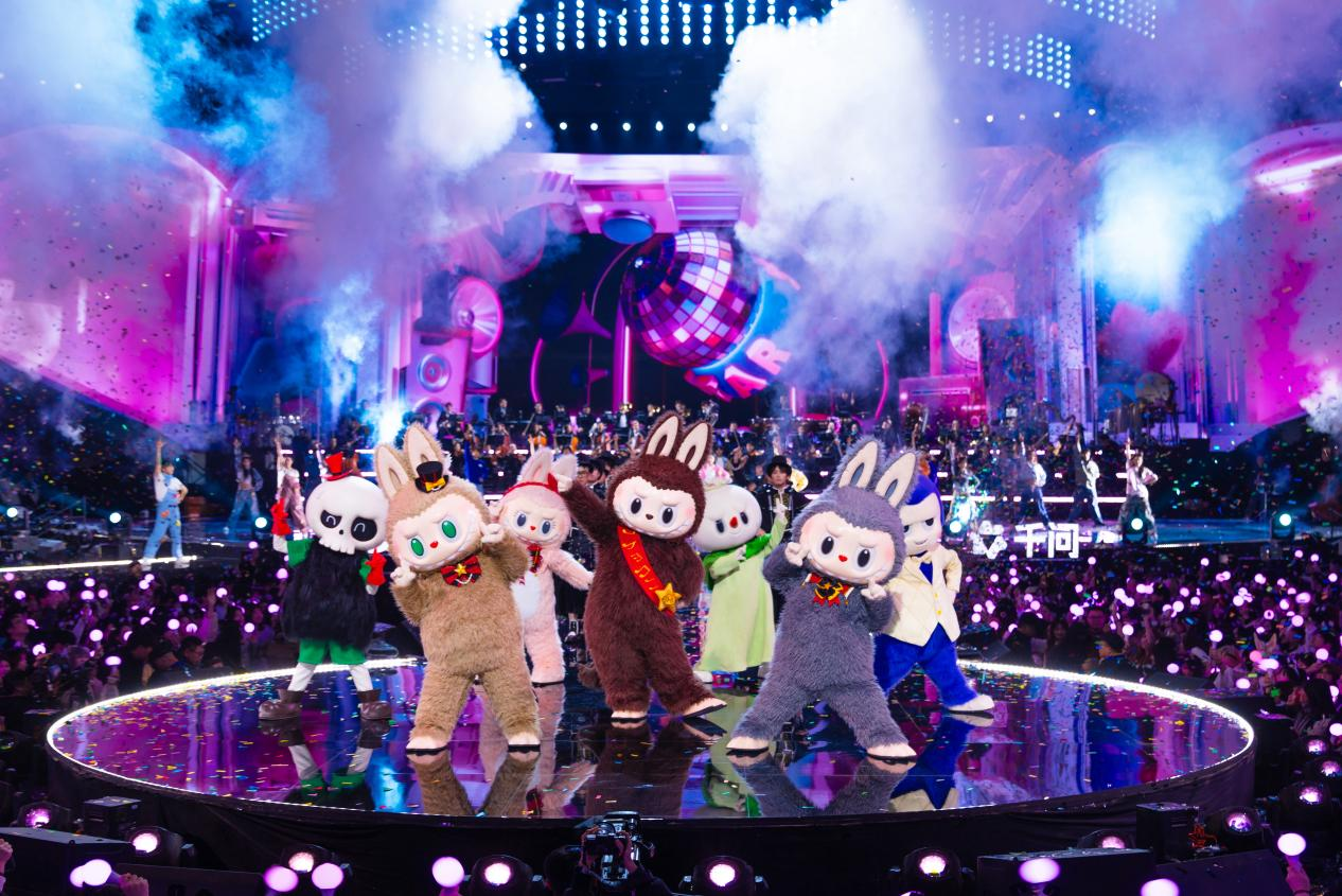 泡泡玛特2025年营收首破300亿 同比增长184.7%